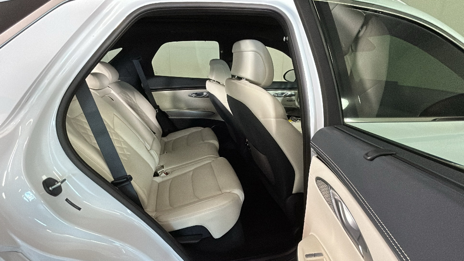 Used 2025 Genesis Electrified GV70 w/ Prestige Package AWD/4WD image 36