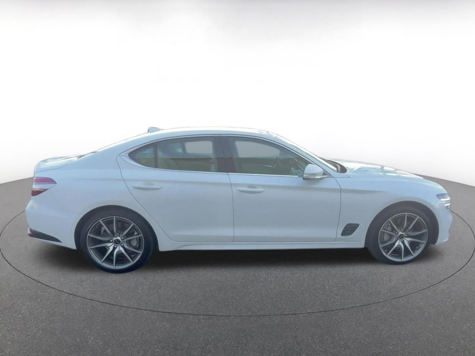 Used 2025 Genesis G70 2.5T image 16