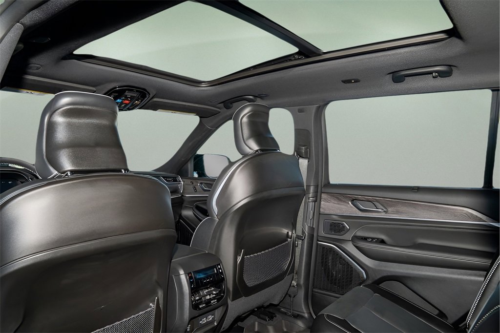 Used 2024 Jeep Grand Cherokee L Overland w/ Luxury Tech Group IV image 21