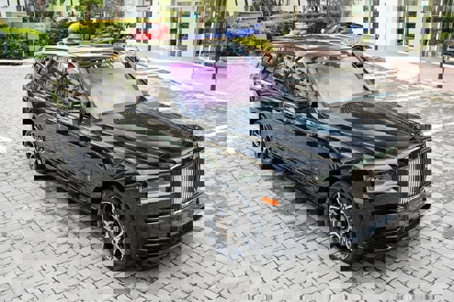 Used 2020 Rolls-Royce Cullinan Black Badge image 37