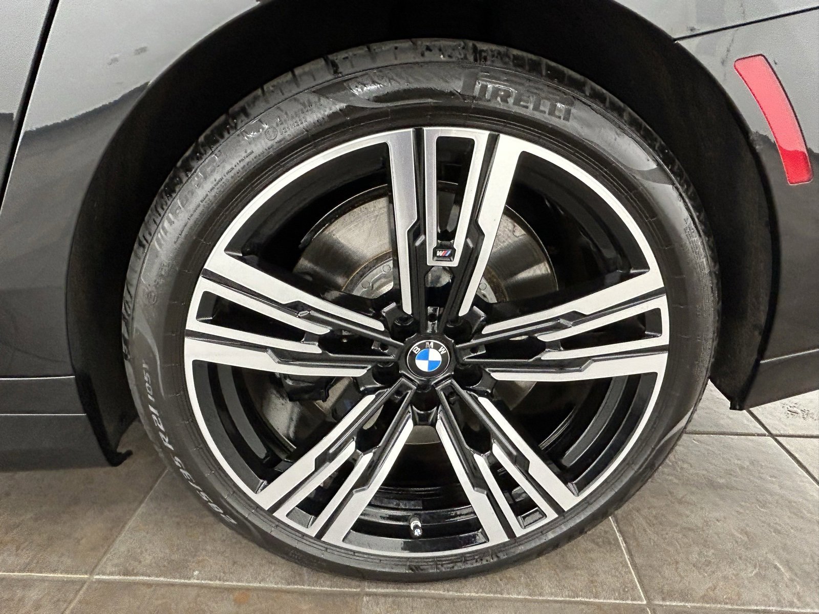 Used 2025 BMW 760i xDrive w/ Premium Package image 36