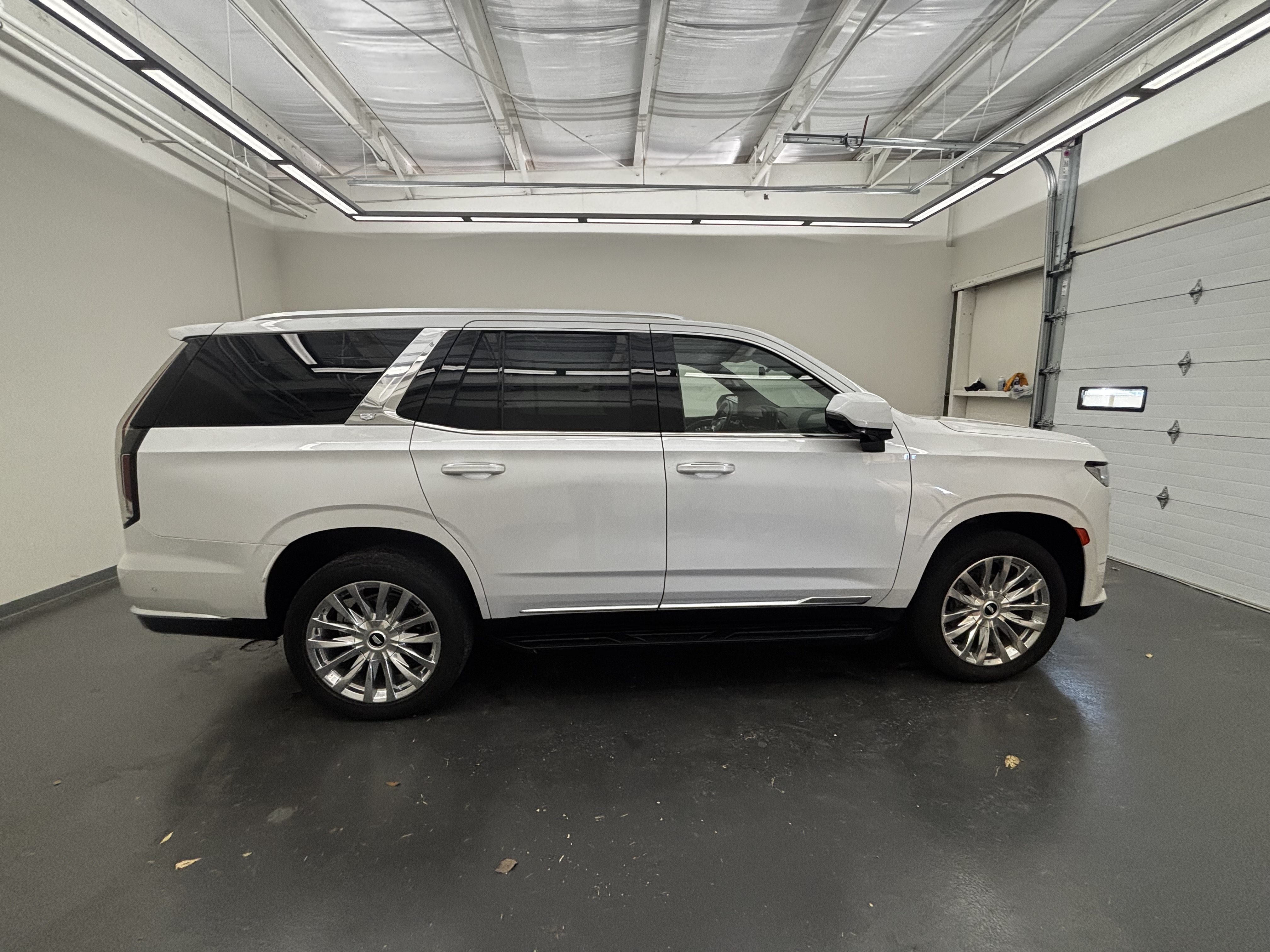 Used 2024 Cadillac Escalade Premium Luxury w/ Performance Package AWD/4WD image 9