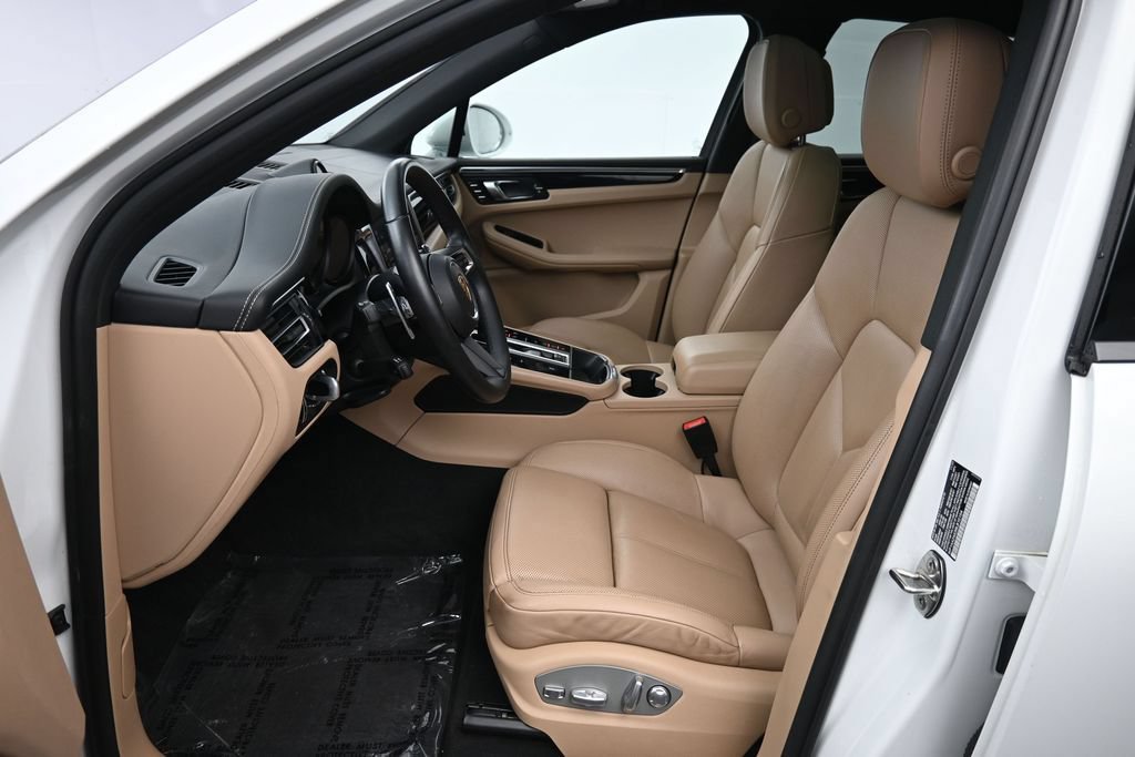 Certified 2024 Porsche Macan AWD/4WD image 10