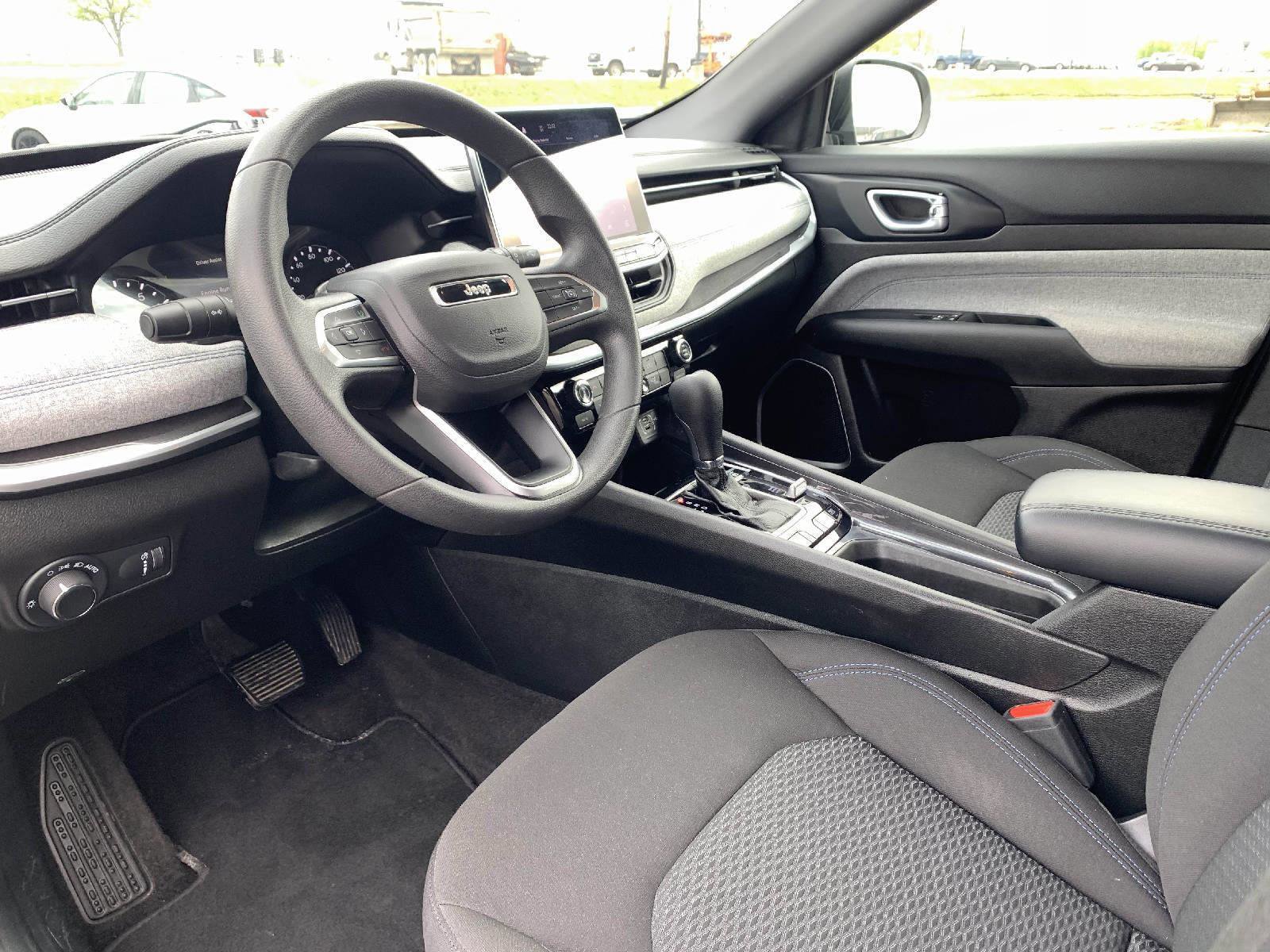 Used 2024 Jeep Compass Sport AWD/4WD image 30