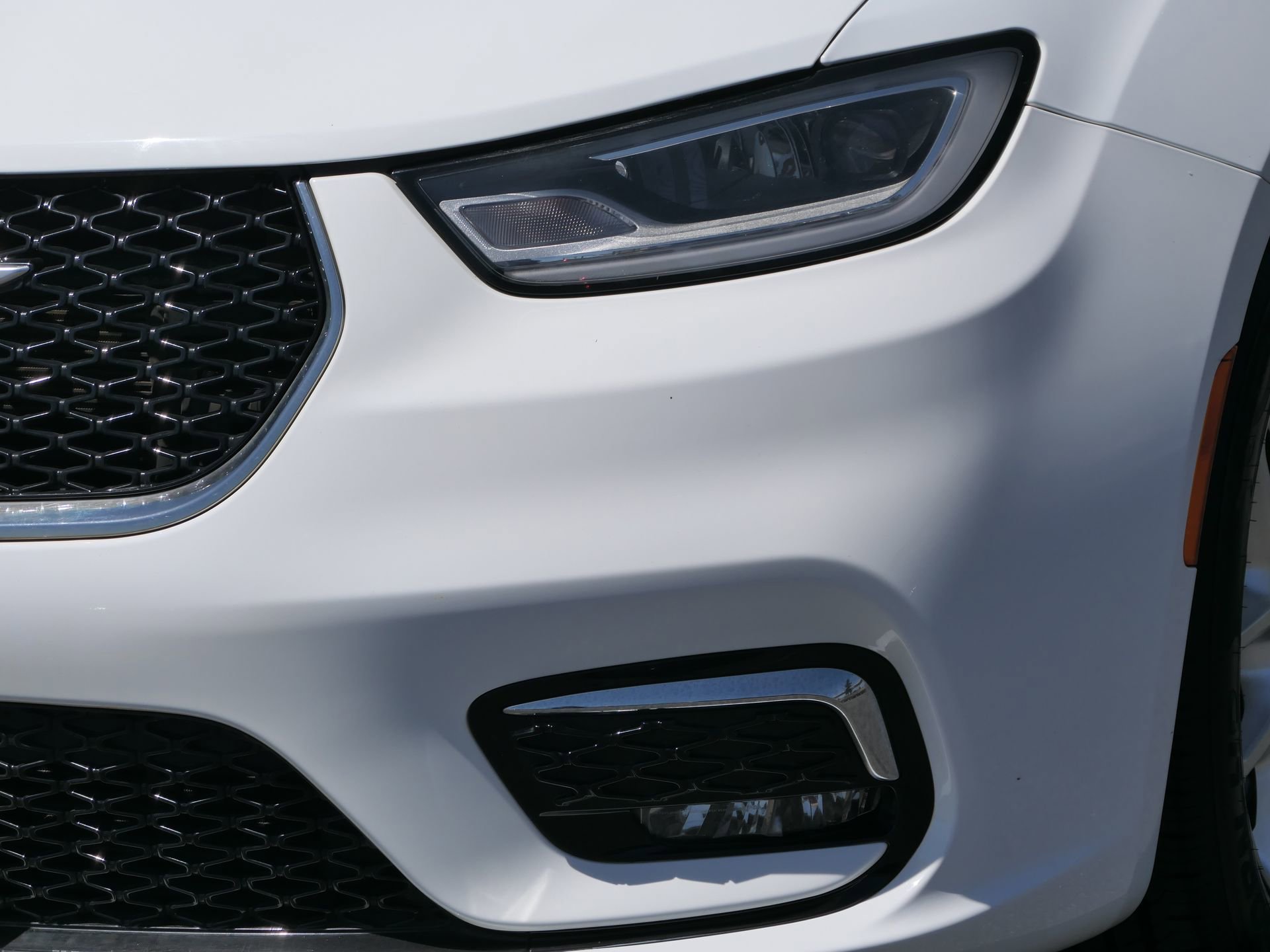 Used 2022 Chrysler Pacifica Touring-L image 9