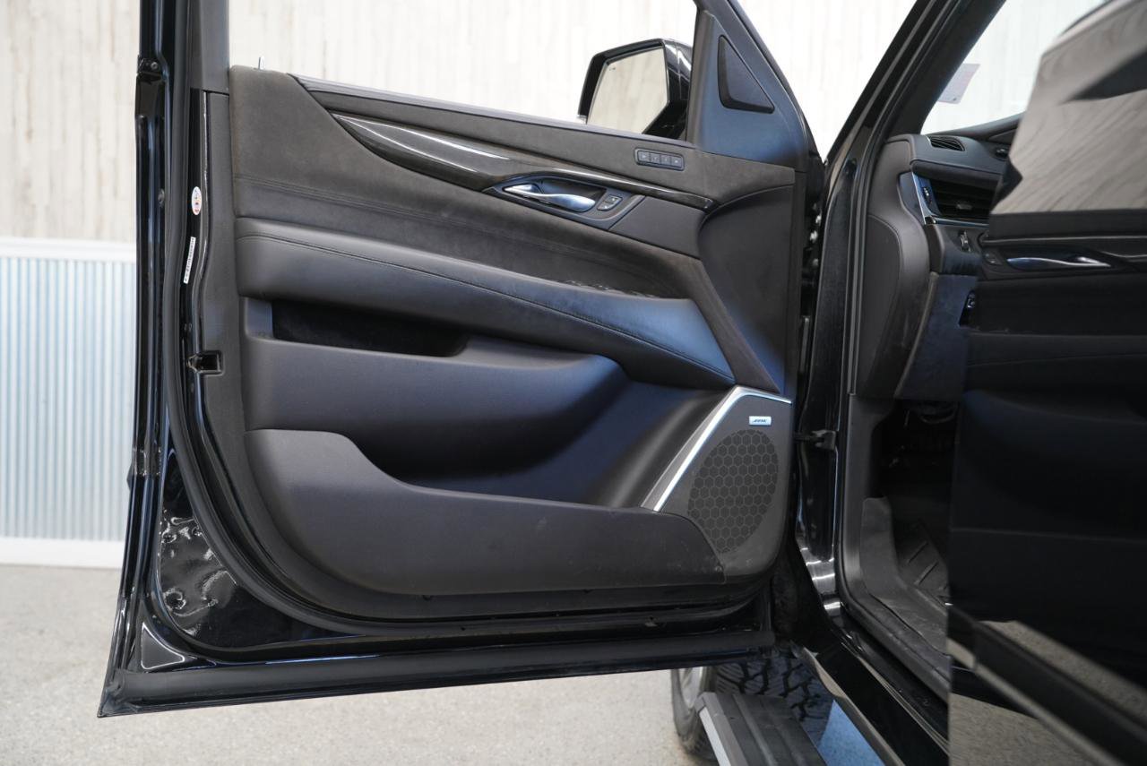Used 2019 Cadillac Escalade ESV Platinum w/ Escalade Sport Edition image 27