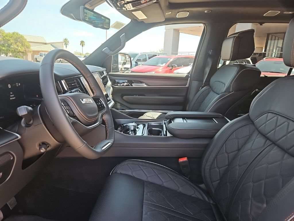 New 2026 Jeep Grand Wagoneer L Summit AWD/4WD image 18