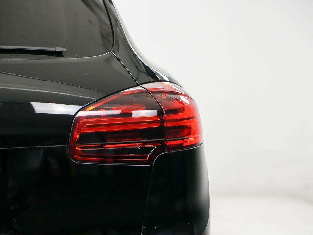 Used 2016 Porsche Cayenne image 12