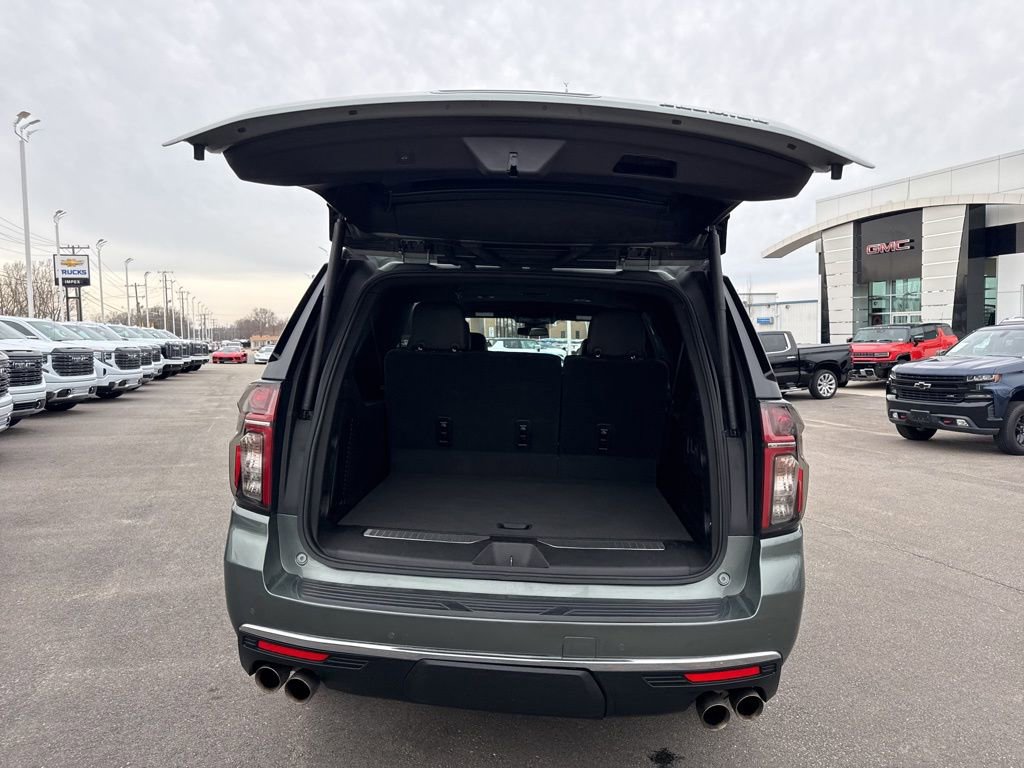 Used 2023 Chevrolet Suburban Premier image 32