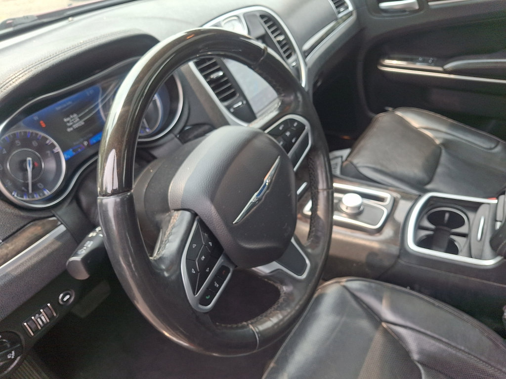 Used 2020 Chrysler 300 Limited AWD/4WD image 24