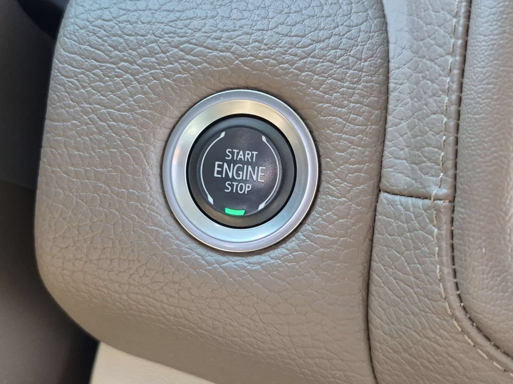 Used 2022 GMC Yukon XL Denali AWD/4WD image 16