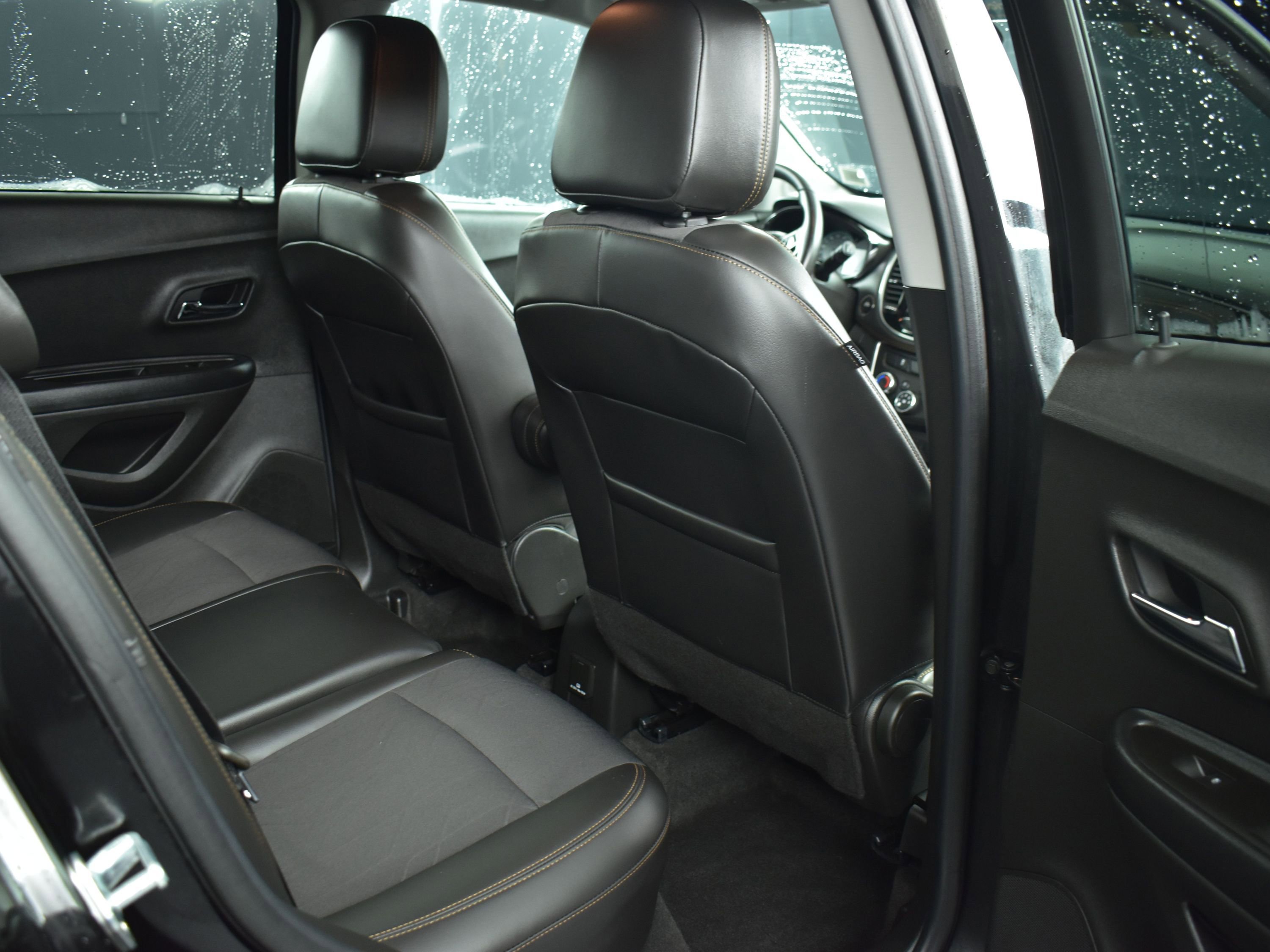 Used 2022 Chevrolet Trax LT w/ LT Convenience Package image 11