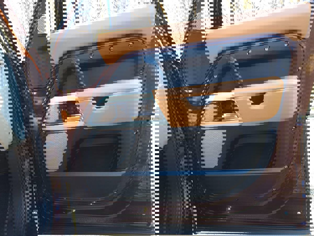 Used 2023 Land Rover Defender 130 S image 28