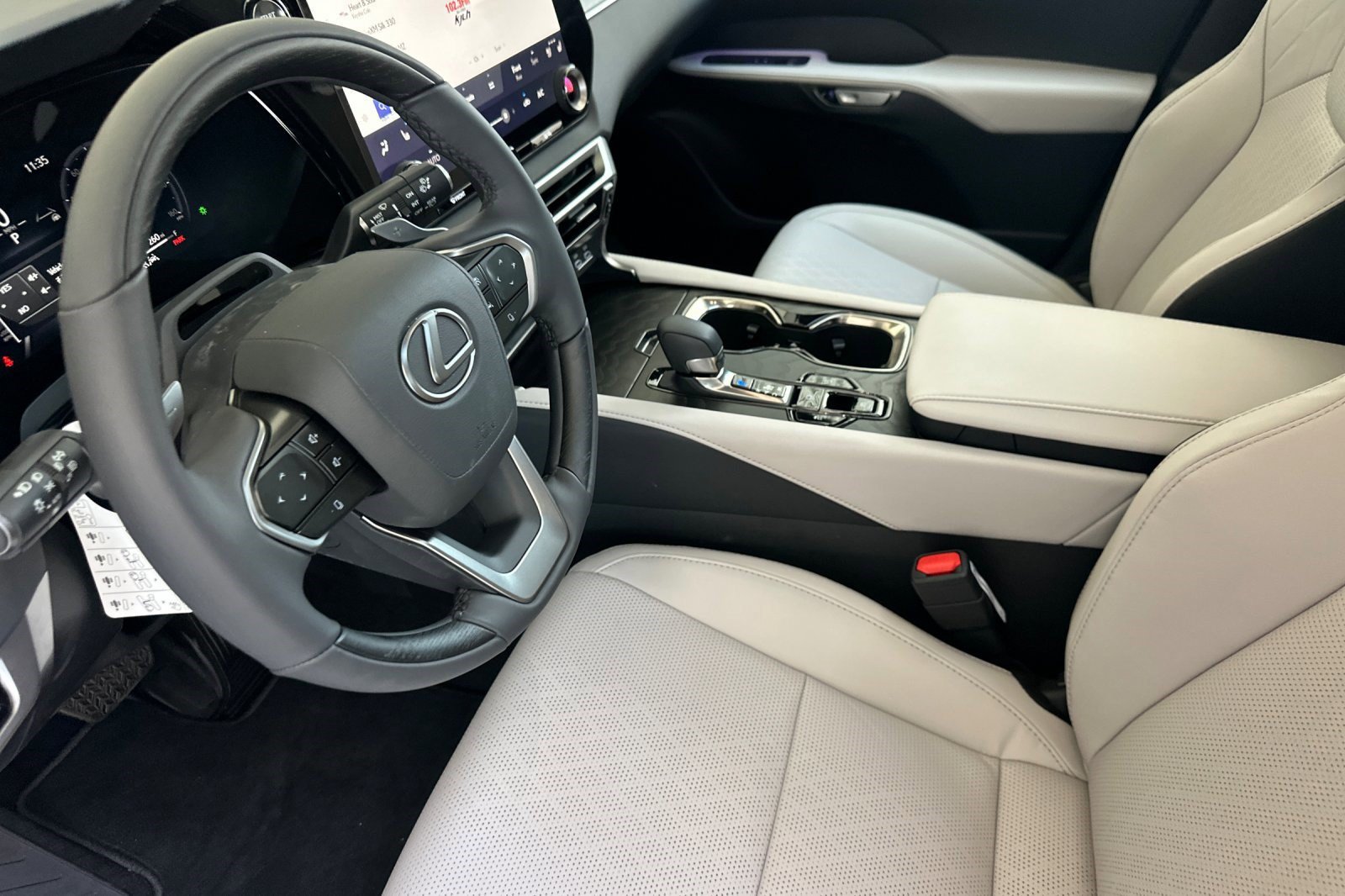 New 2026 Lexus RX 350 FWD image 18