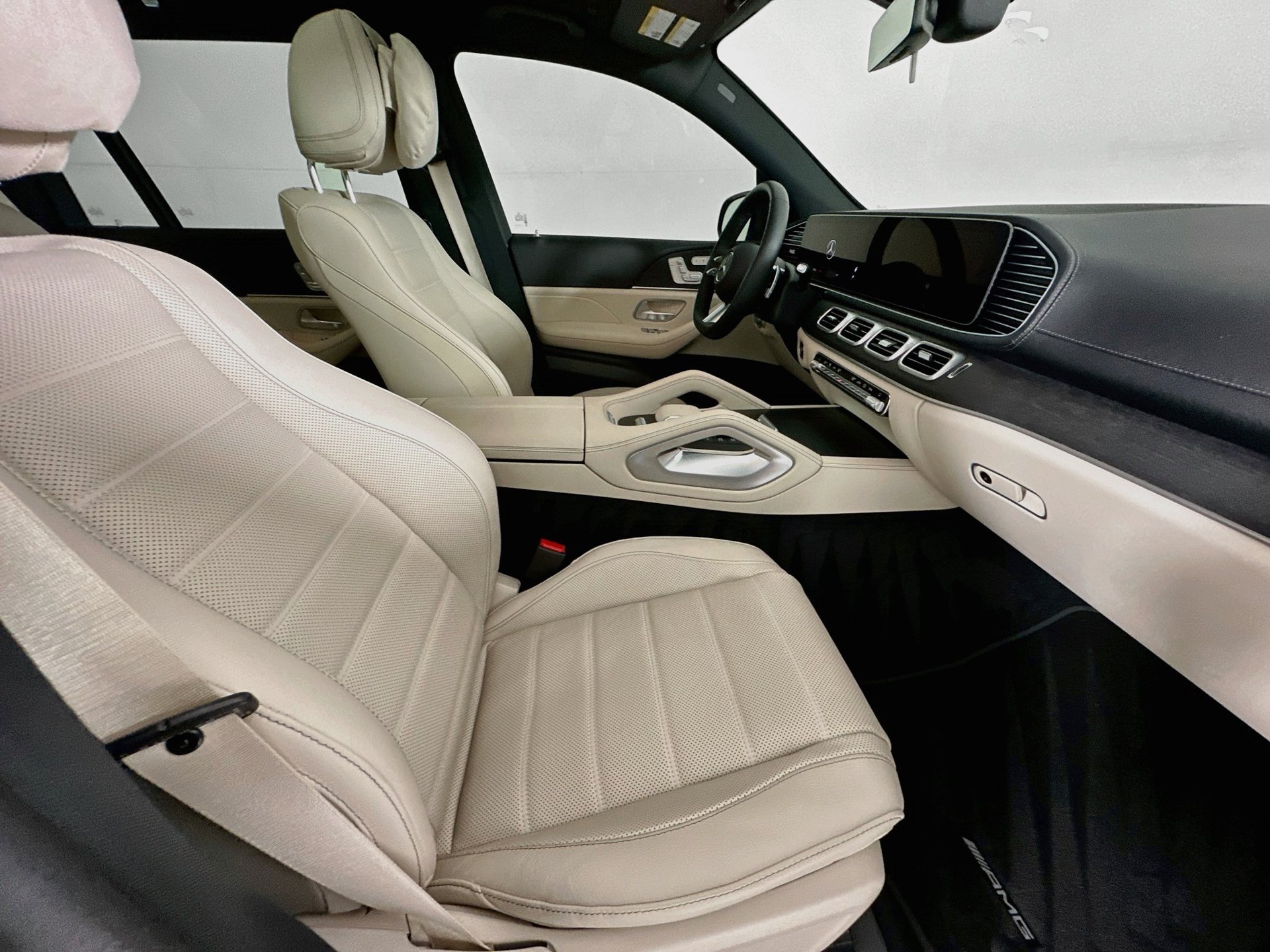 Certified 2026 Mercedes-Benz GLS 580 4MATIC image 32
