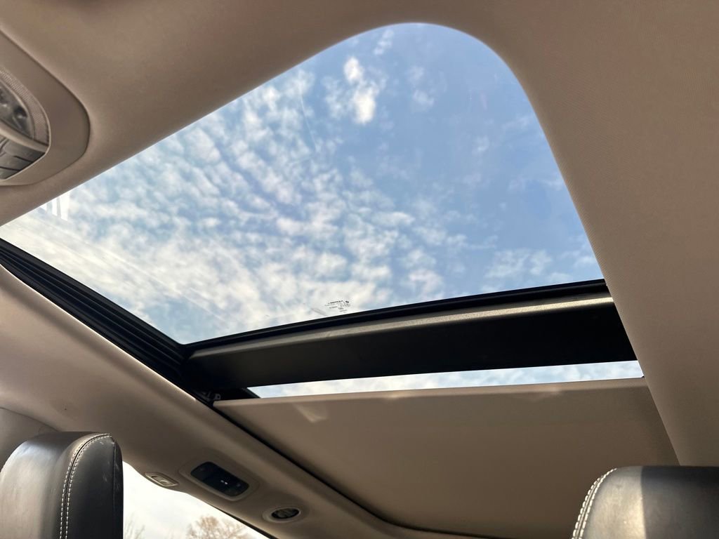 Used 2024 Chrysler Pacifica Limited FWD image 47