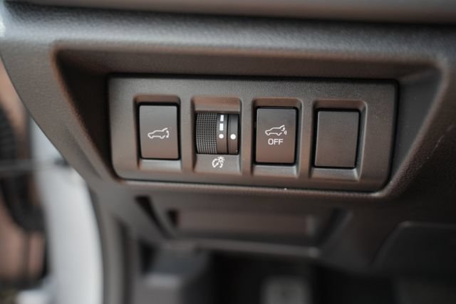 Used 2025 Subaru Outback Limited AWD/4WD image 28