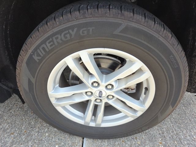 Used 2024 Ford Explorer XLT RWD image 13