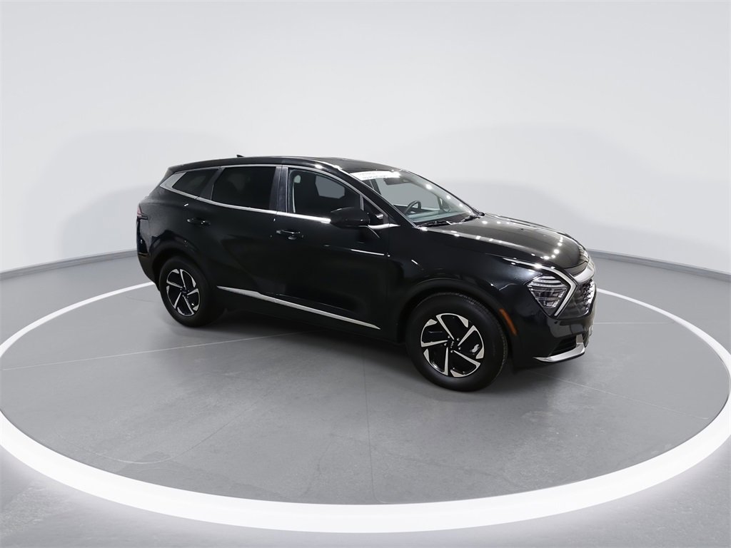 Used 2024 Kia Sportage LX image 2