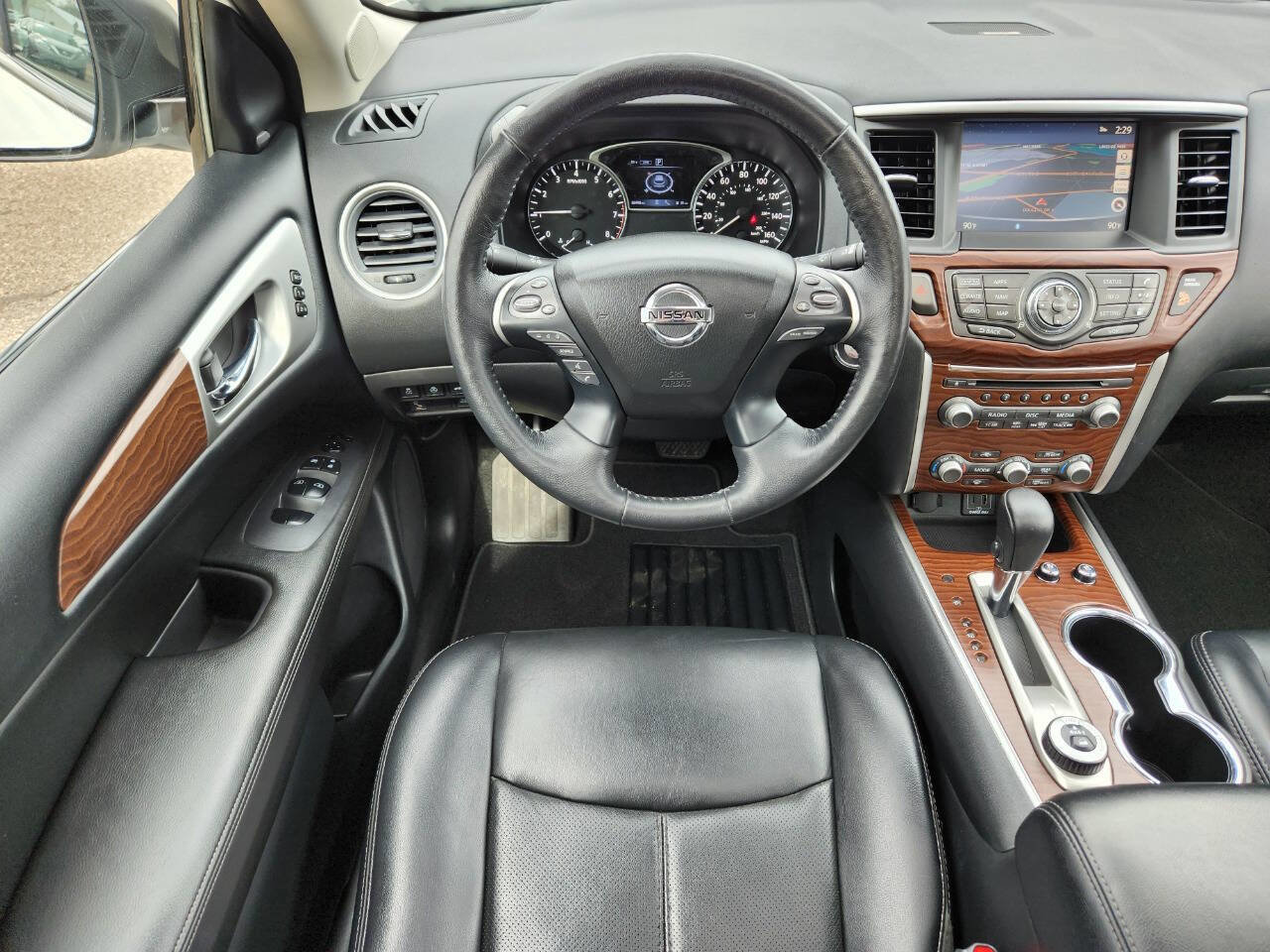 Used 2019 Nissan Pathfinder Platinum AWD/4WD image 17