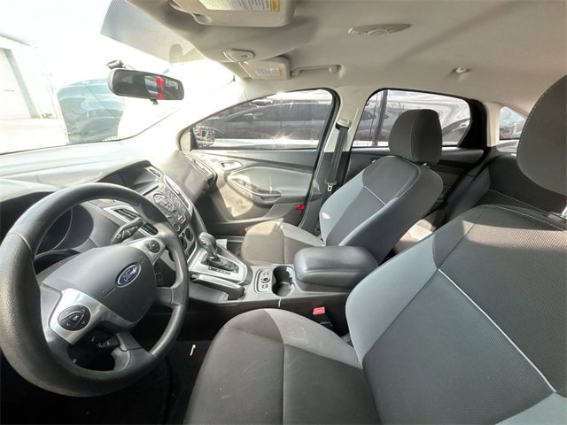 Used 2013 Ford Focus SE w/ SE Winter Pkg image 7