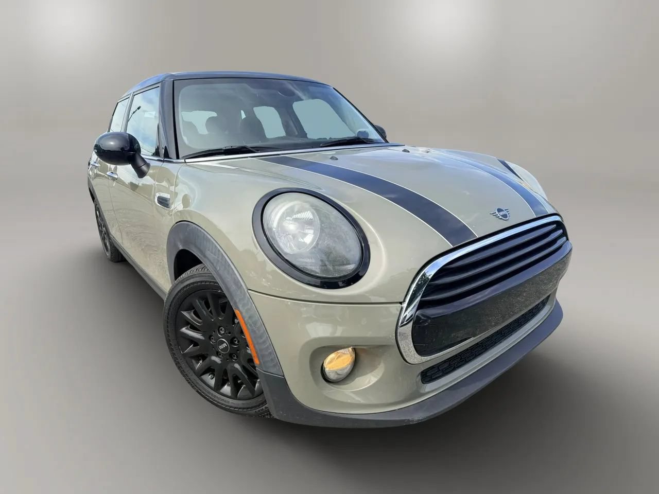 Used 2019 MINI Cooper 4-Door Hardtop FWD image 2