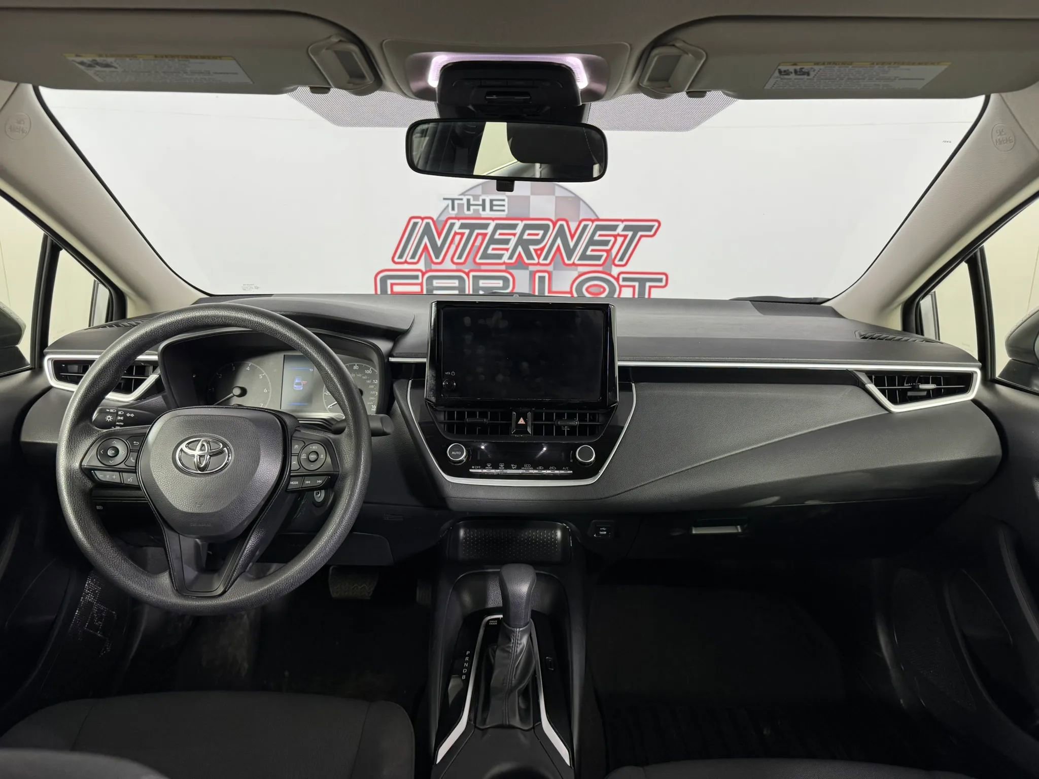 Used 2025 Toyota Corolla LE FWD image 11