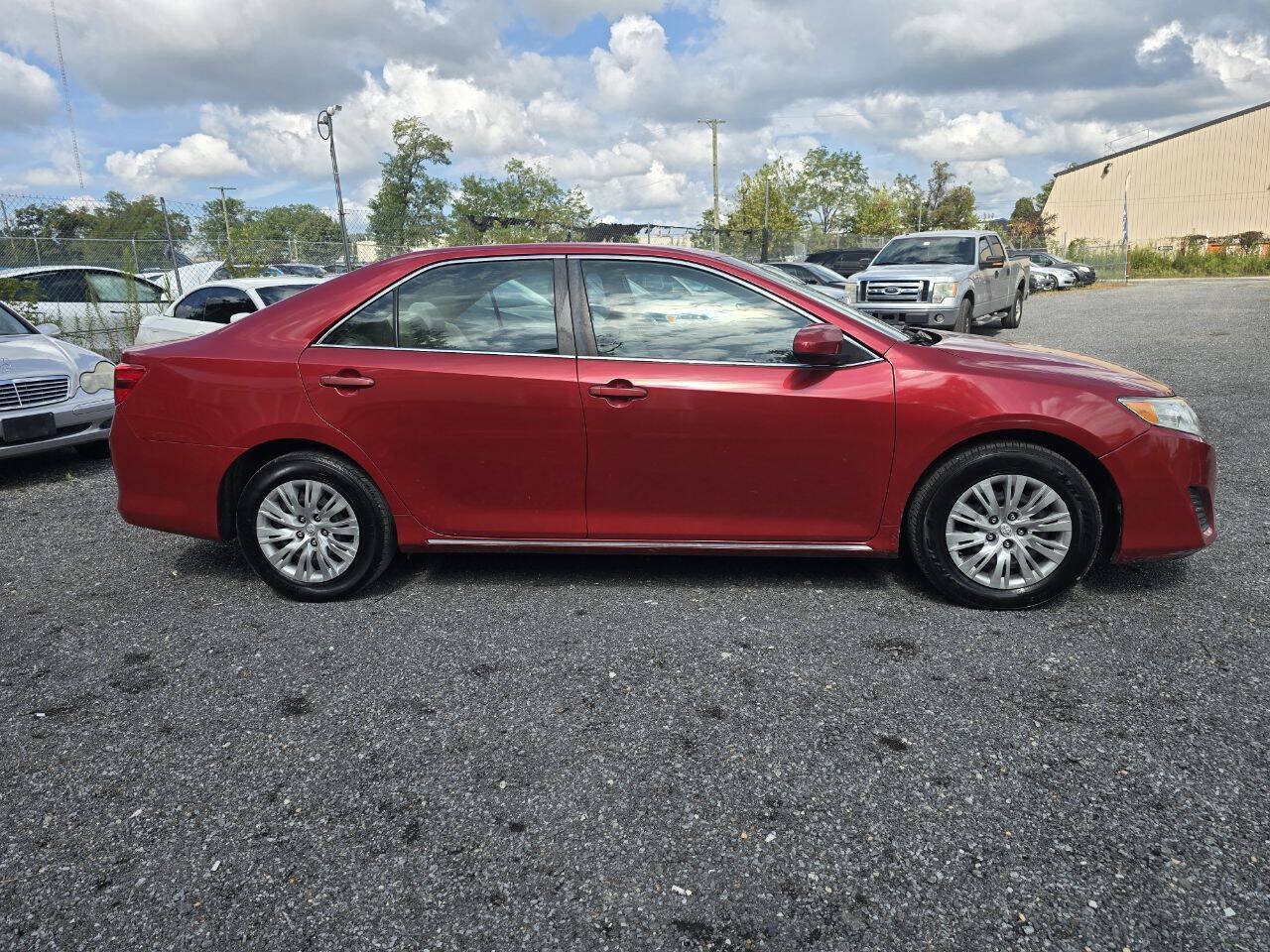 Used 2012 Toyota Camry LE FWD image 8