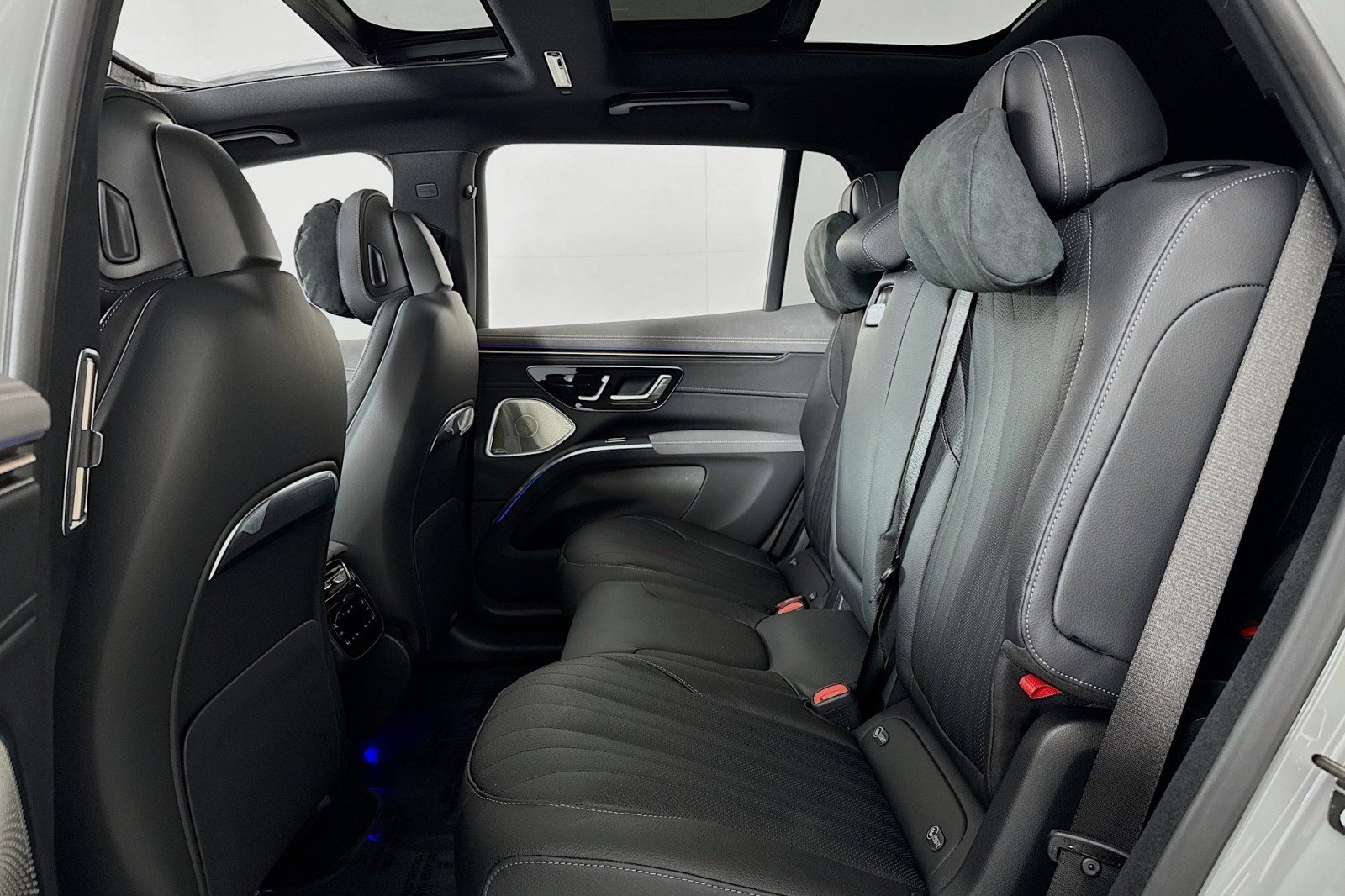 New 2026 Mercedes-Benz EQS 400 4MATIC SUV image 7