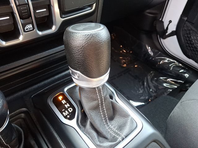 Used 2022 Jeep Wrangler Unlimited Sahara w/ LED Lighting Group AWD/4WD image 15