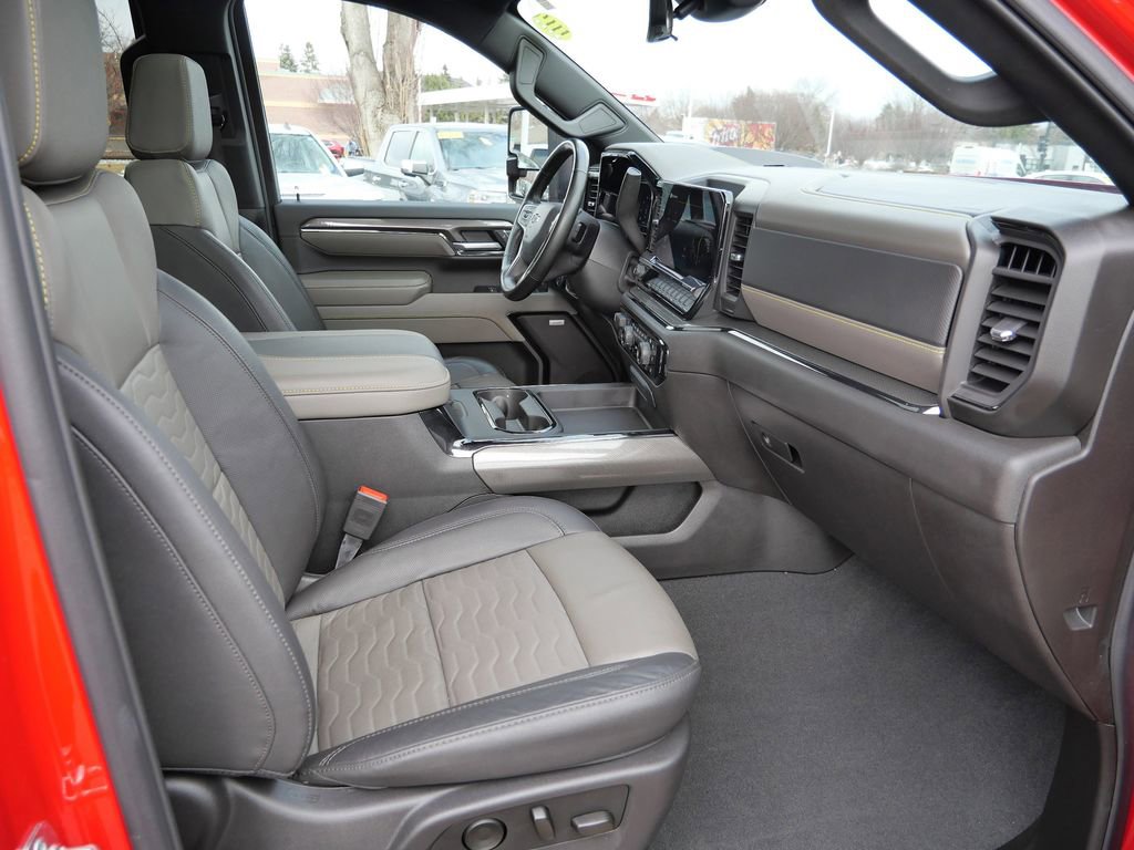 Used 2025 Chevrolet Silverado 2500 ZR2 w/ Technology Package AWD/4WD image 14