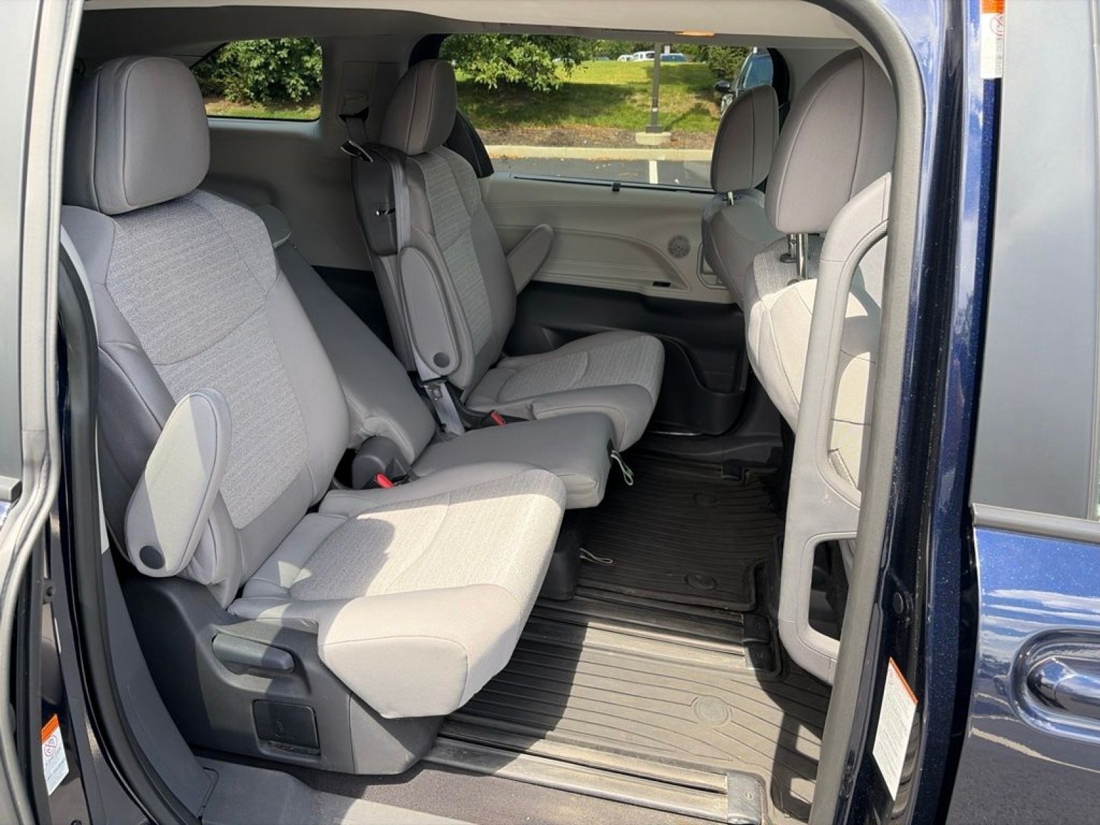 Used 2024 Toyota Sienna LE AWD/4WD image 25