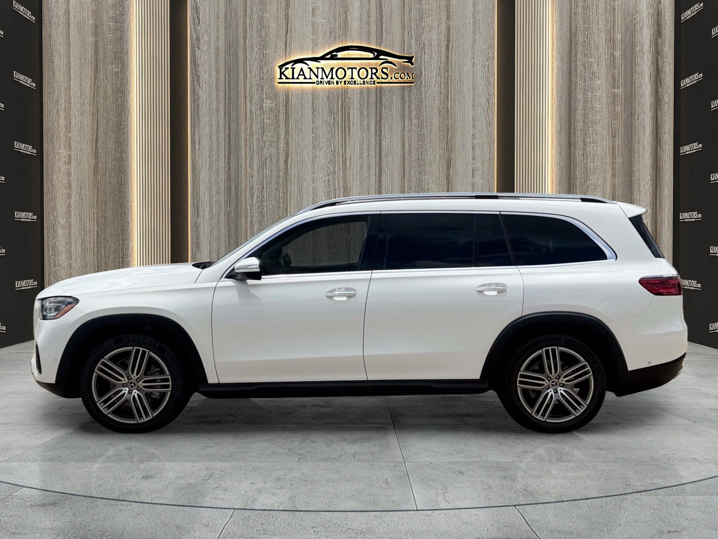 Used 2024 Mercedes-Benz GLS 450 4MATIC image 9