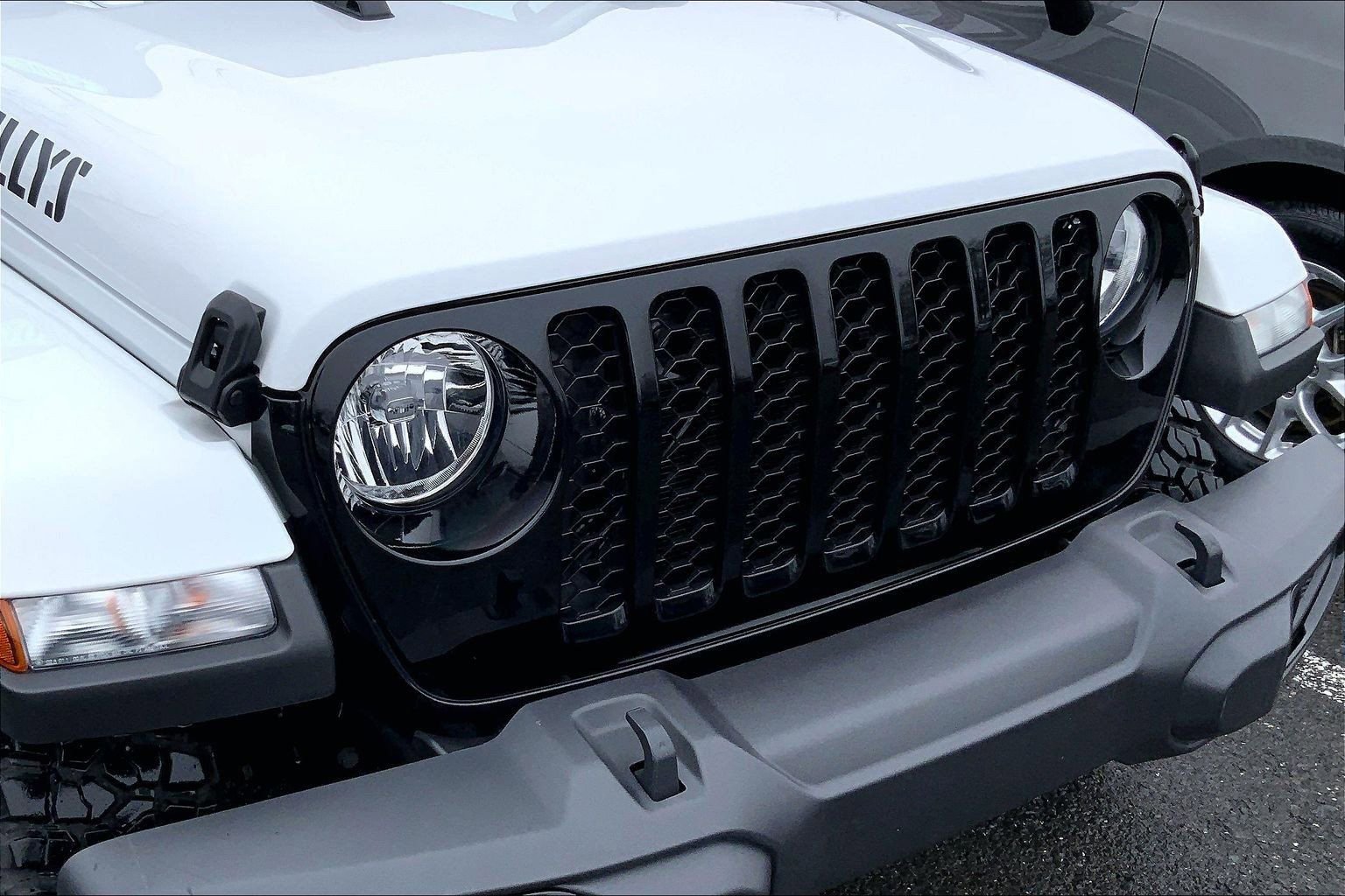 Certified 2023 Jeep Gladiator Willys image 25