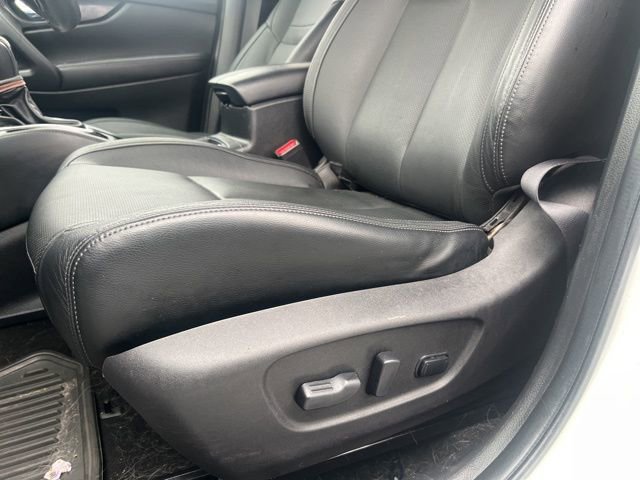 Used 2017 Nissan Rogue SL w/ SL Premium Package image 9