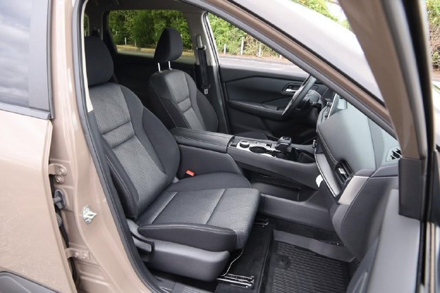 Certified 2025 Nissan Rogue SV AWD/4WD image 28