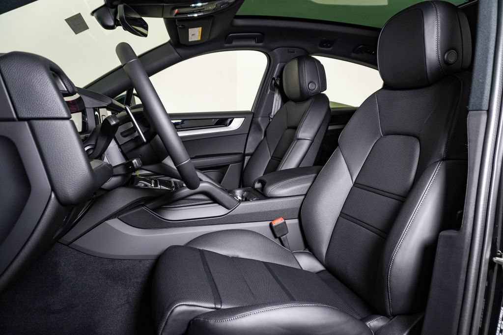 New 2026 Porsche Cayenne Coupe AWD/4WD image 5