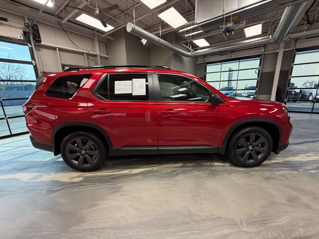 Used 2025 Honda Pilot Sport image 30