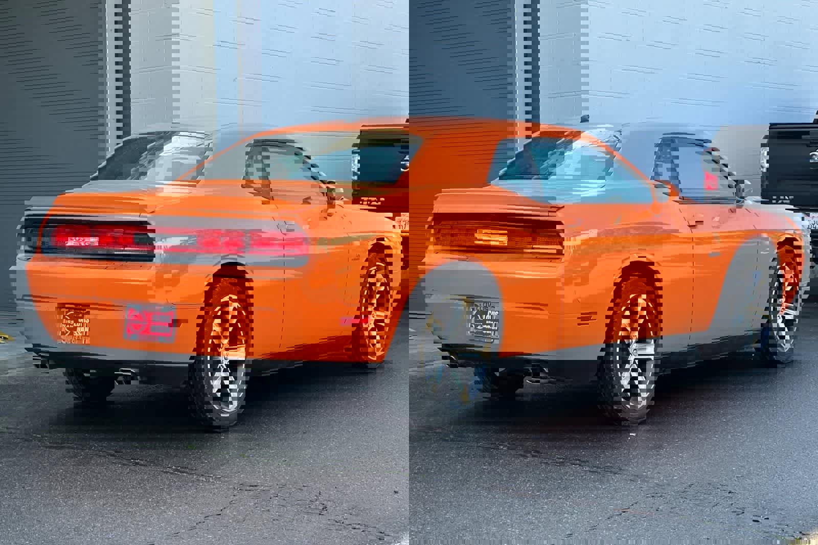 Used 2014 Dodge Challenger SXT image 3