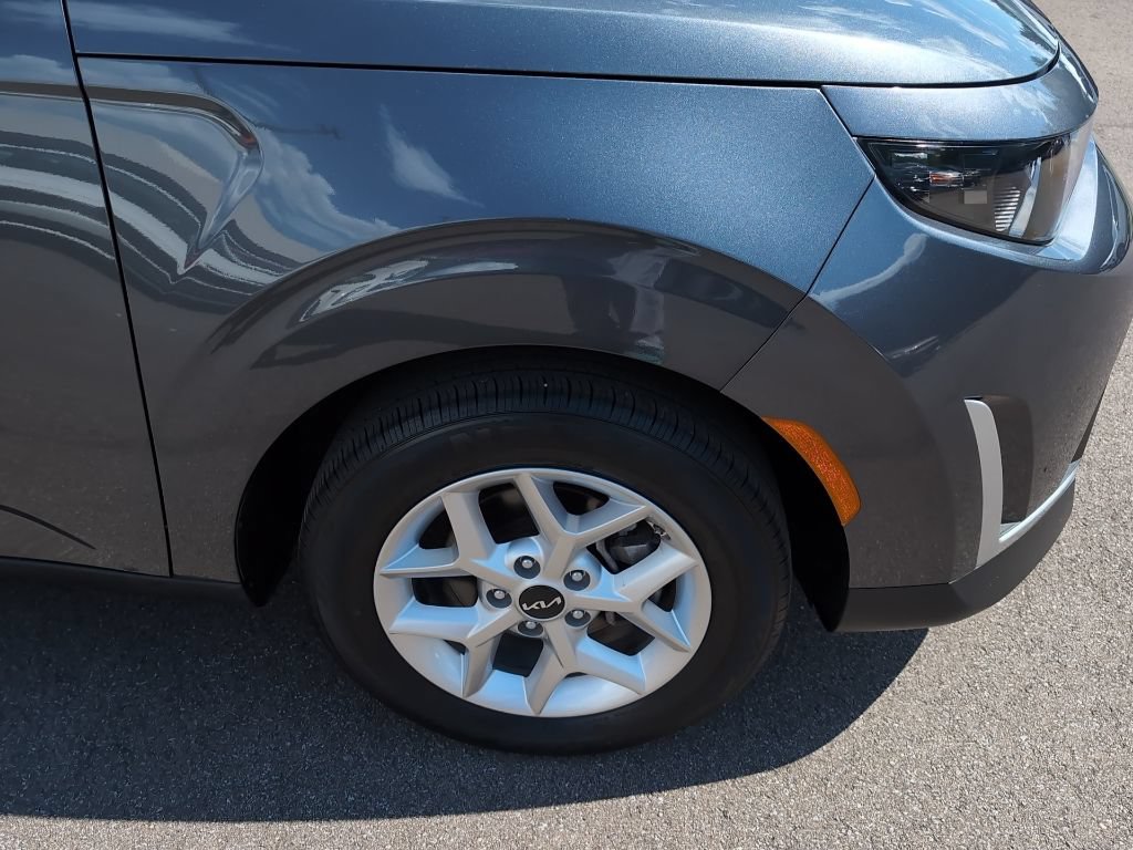 Used 2023 Kia Soul LX w/ Option Group 015 FWD image 3