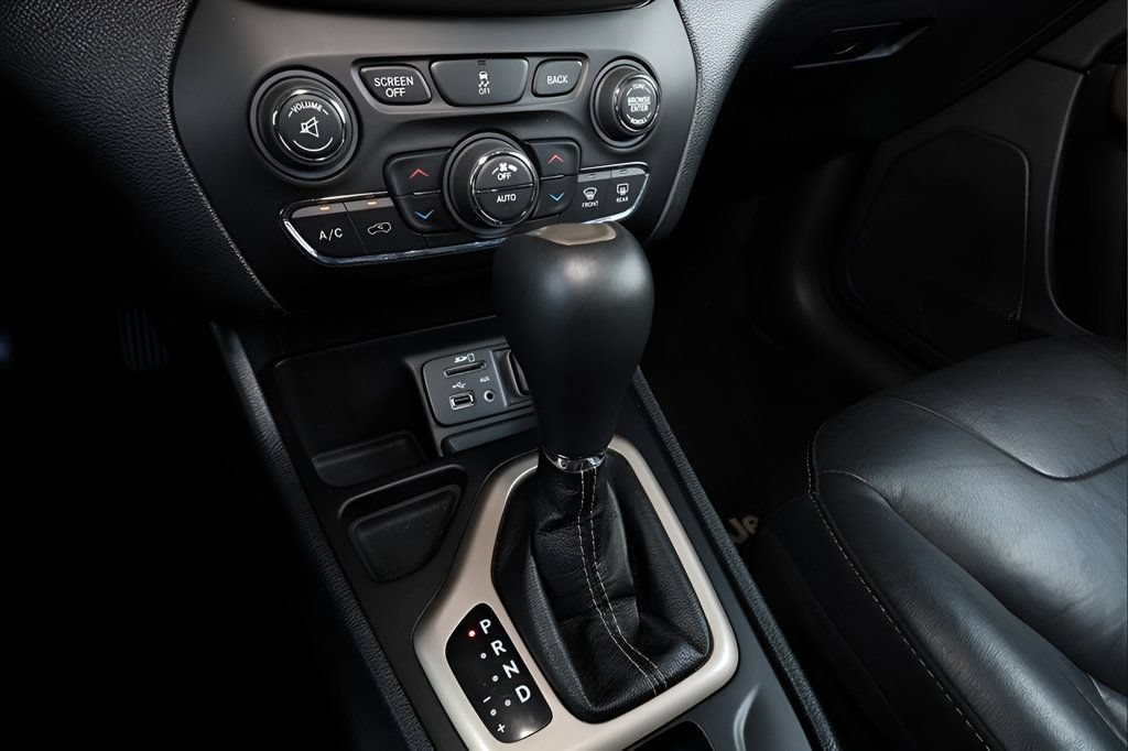 Used 2018 Jeep Cherokee Limited FWD image 30