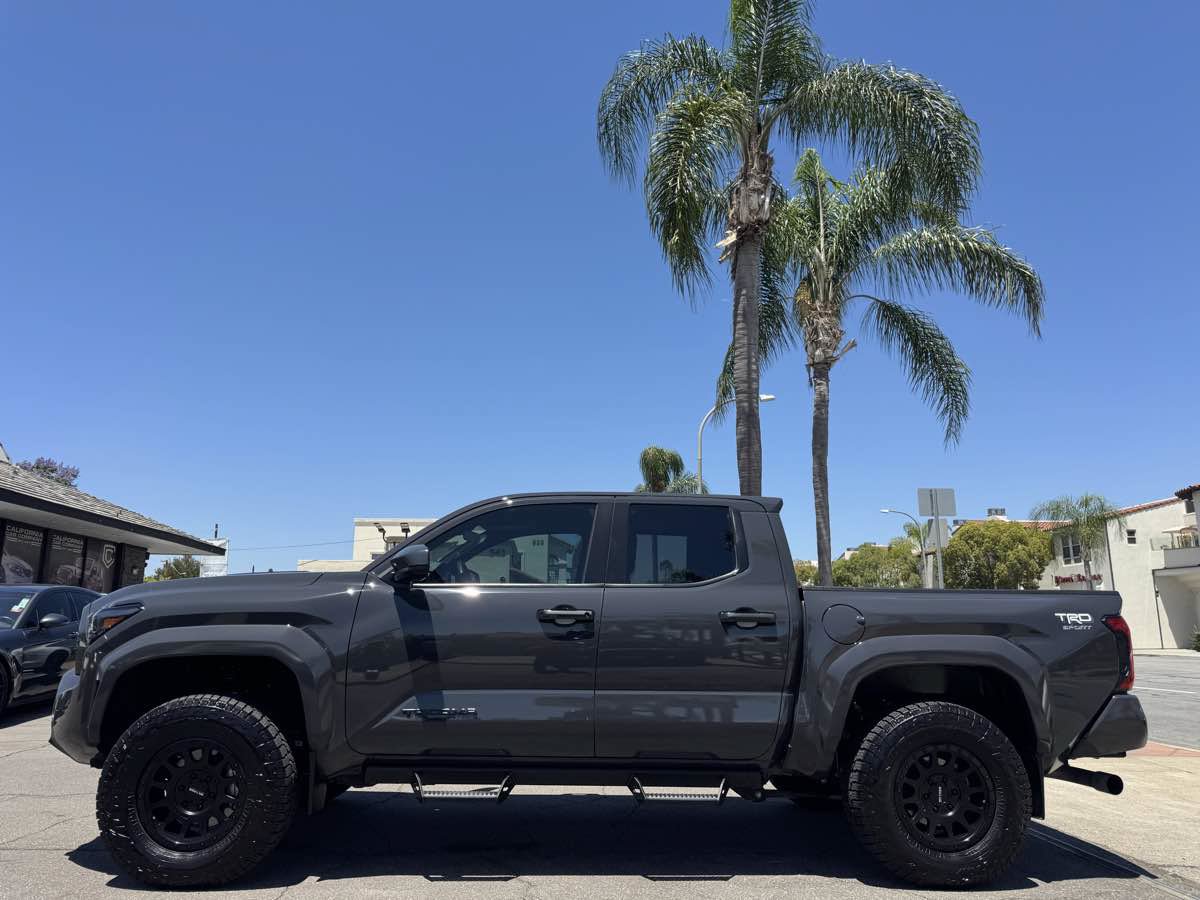 Used 2024 Toyota Tacoma TRD Sport AWD/4WD image 2