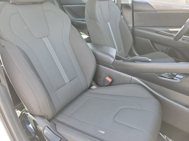 Certified 2025 Hyundai Elantra SE image 22