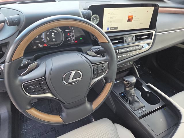 Used 2025 Lexus ES 300h Ultra Luxury w/ Accessory Package (Z2) FWD image 35