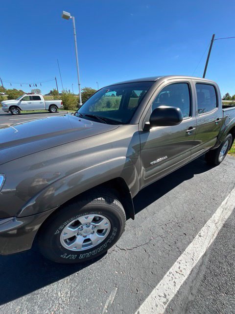 Used 2014 Toyota Tacoma 4x4 Double Cab w/ TRD Off-Road Package image 5