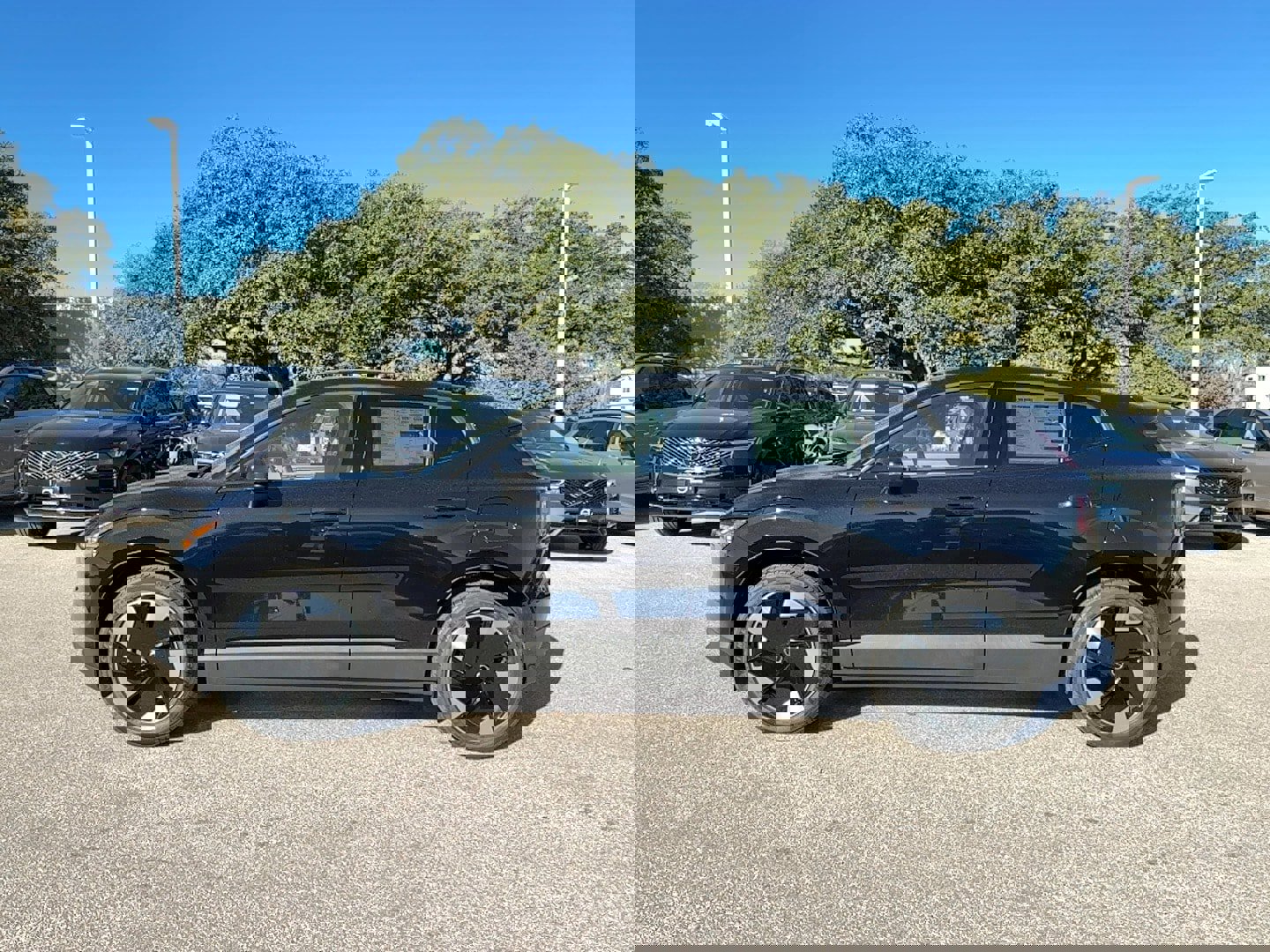 New 2026 Volvo EX30 Plus w/ Protection Package Premier image 3