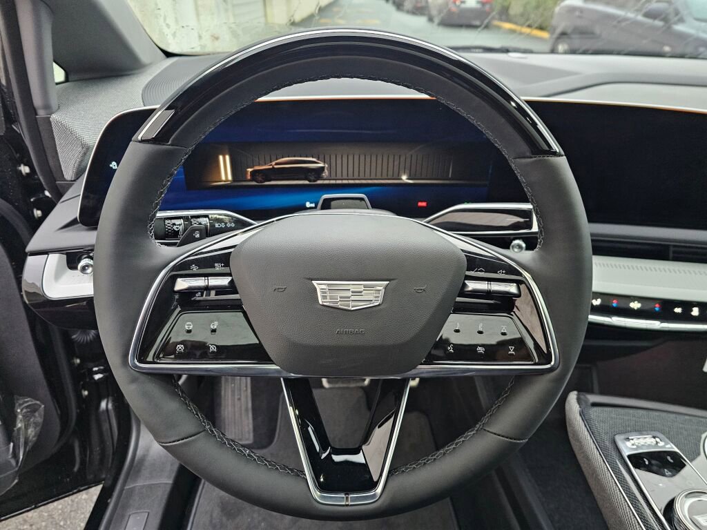 New 2026 Cadillac Optiq Luxury 2 image 29