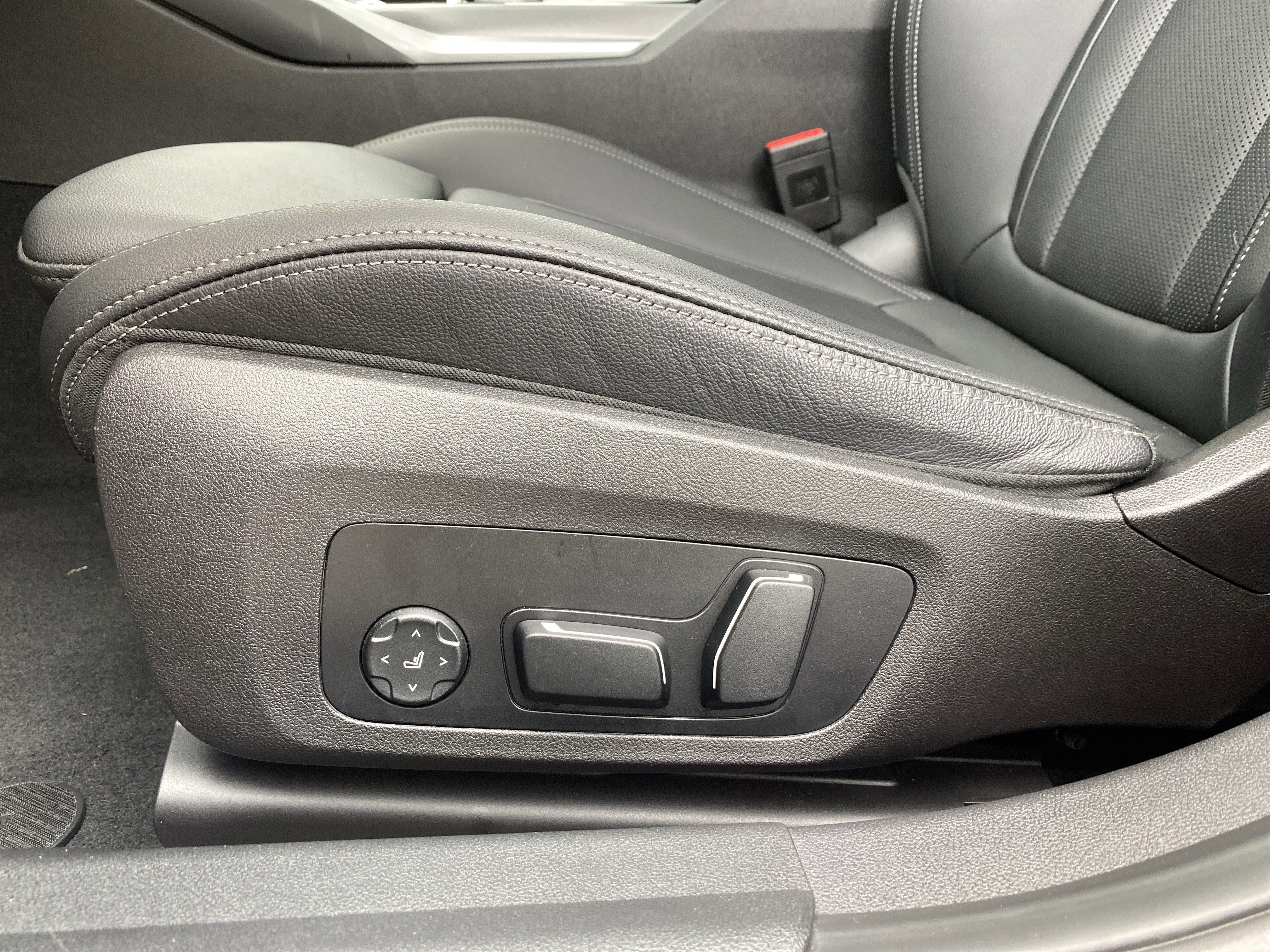 Used 2025 BMW M340i w/ Premium Package image 38