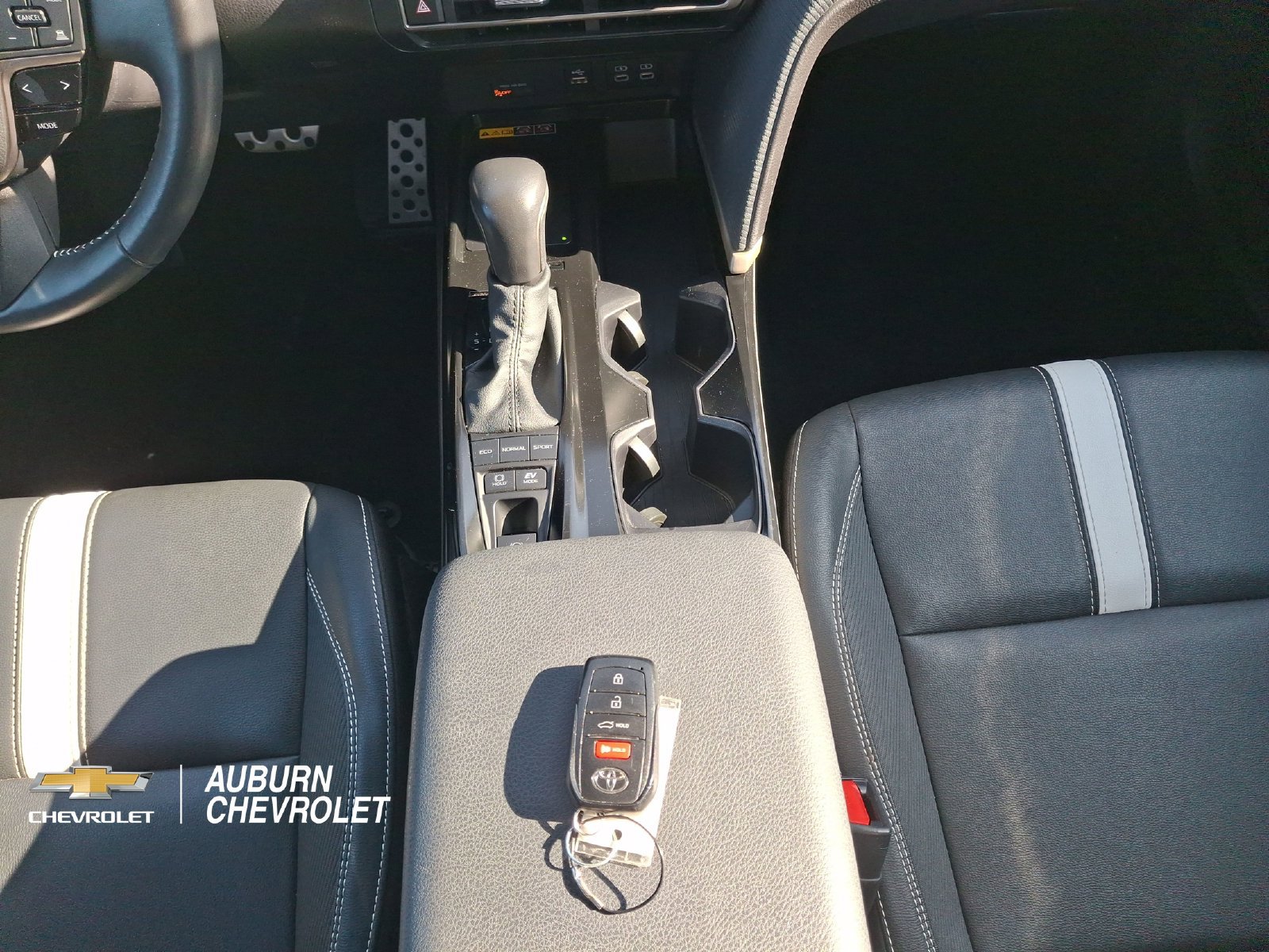 Used 2025 Toyota Camry SE FWD image 12