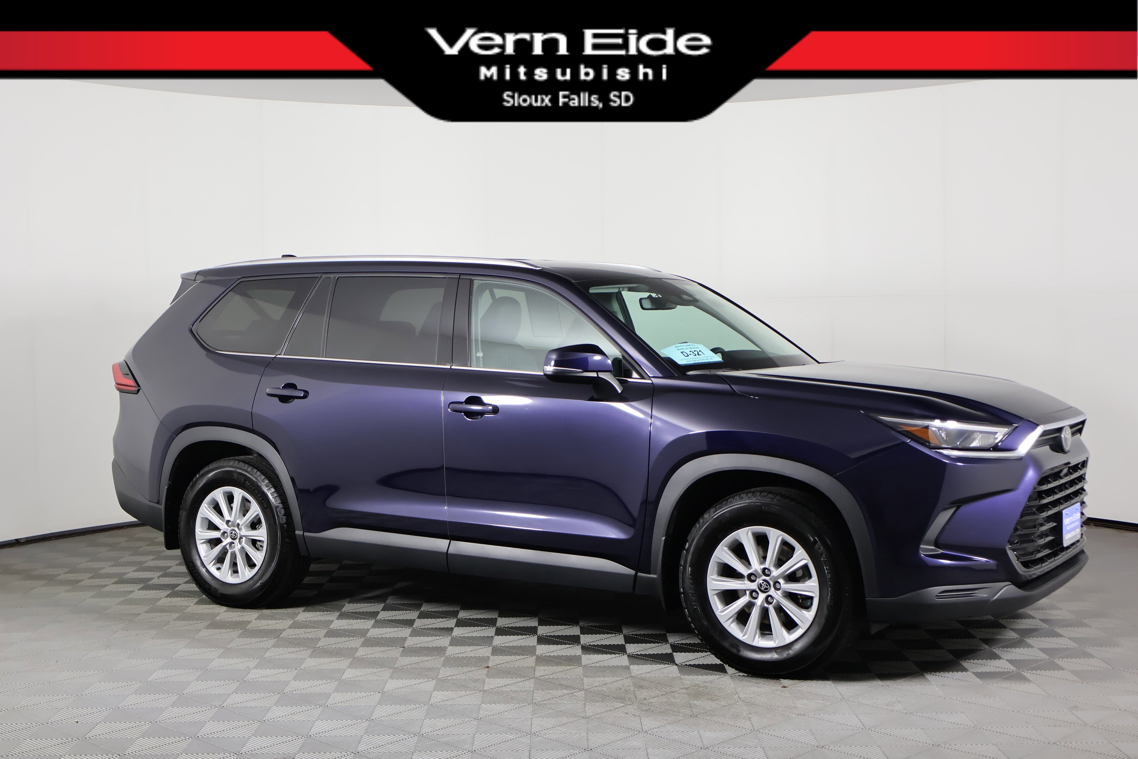 Used 2024 Toyota Grand Highlander XLE image 1